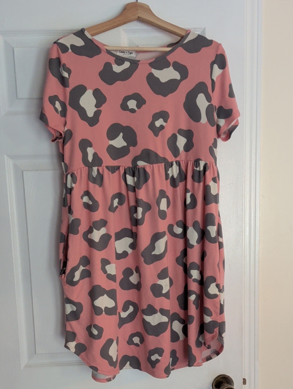 Cream N Sugar Very Soft  Leopard Print Womens  Dress
